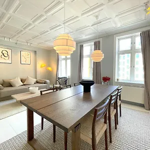  Apartment 2 Bedroom Apartment In Trendy Area